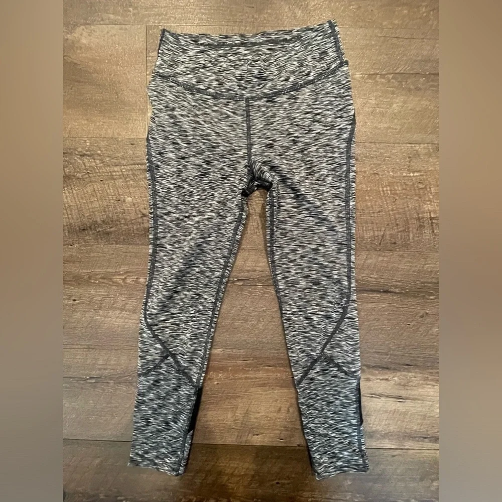 All in Motion Black and White Girls Athletic Legging Pants Size L (10-12) EUC